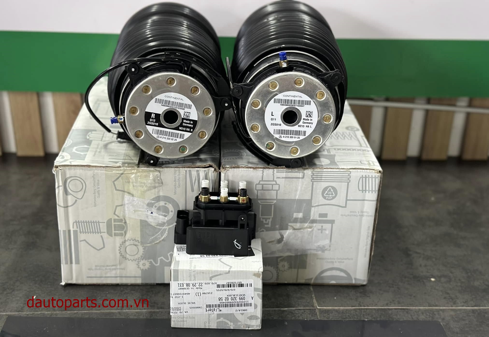 Nhà sản xuất: Phụ tùng ô tô MercedesChính sách đặc biệt của Dautoparts.com.vn- Bảo Hành Dài Hạn Nhất- Cam Kết Đúng Chất Lượng Và Chủng Loại Sản Phẩm- Luôn Lấy Quyền Lợi Khách Hàng Làm Trọng Tâm- Có Gara Trực Thuộc Cty tại TpHCM - Hà Nội, Hỗ Trợ Lắp Đặt & Bảo Hành Cho Quý Khách 