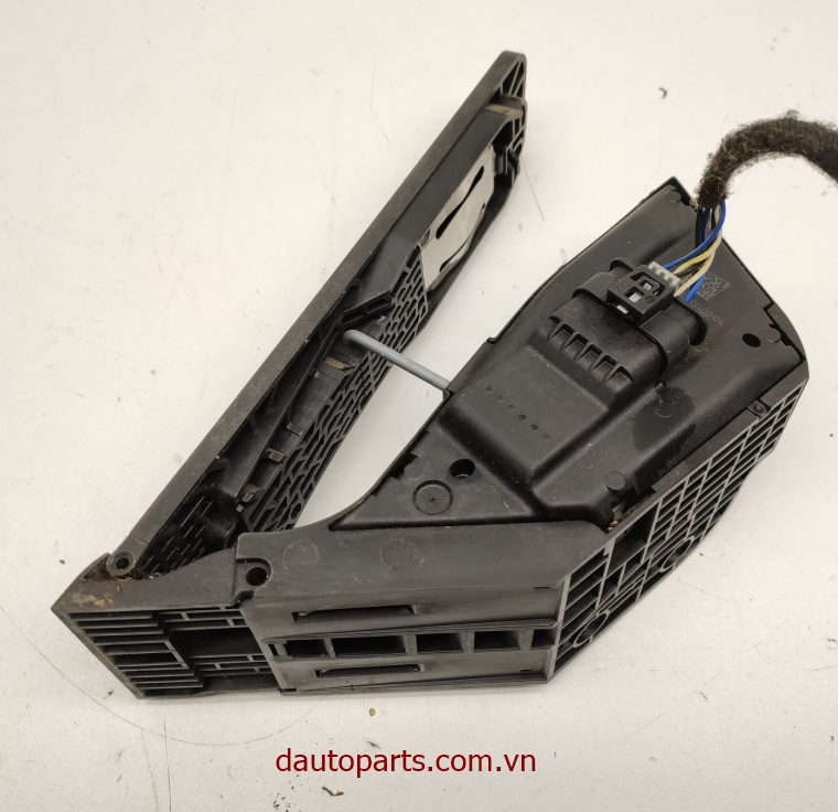 Nhà sản xuất: Phụ tùng ô tô MercedesChính sách đặc biệt của Dautoparts- Bảo Hành Dài Hạn Nhất- Cam Kết Đúng Chất Lượng Và Chủng Loại Sản Phẩm- Luôn Lấy Quyền Lợi Khách Hàng Làm Trọng Tâm- Có Gara Trực Thuộc Cty tại TpHCM - Hà Nội, Hỗ Trợ Lắp Đặt & Bảo Hành Cho Quý Khách 