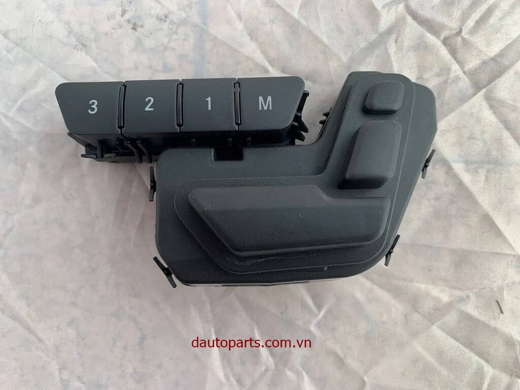 Nhà sản xuất: Phụ tùng ô tô MercedesChính sách đặc biệt của Dautoparts.com.vn- Bảo Hành Dài Hạn Nhất- Cam Kết Đúng Chất Lượng Và Chủng Loại Sản Phẩm- Luôn Lấy Quyền Lợi Khách Hàng Làm Trọng Tâm- Có Gara Trực Thuộc Cty tại TpHCM - Hà Nội, Hỗ Trợ Lắp Đặt & Bảo Hành Cho Quý Khách