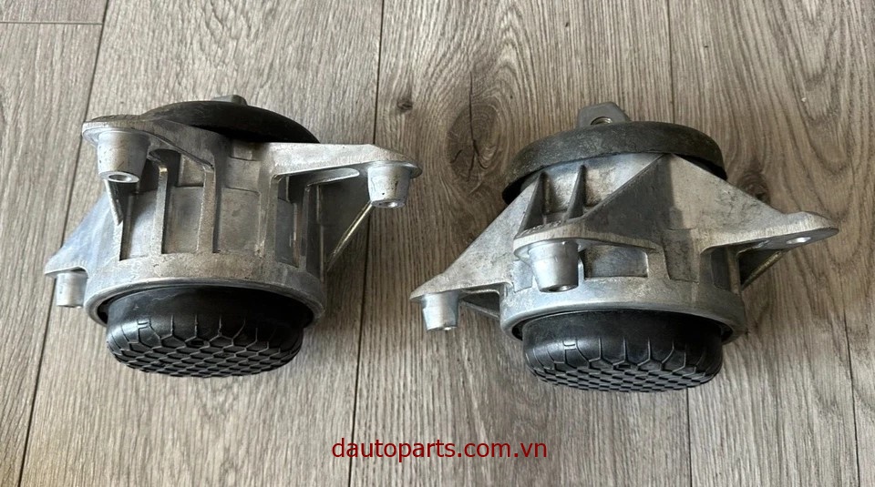 Nhà sản xuất: Phụ tùng ô tô Mercedes
Chính sách đặc biệt của Dautoparts.com.vn
- Bảo Hành Dài Hạn Nhất
- Cam Kết Đúng Chất Lượng Và Chủng Loại Sản Phẩm
- Luôn Lấy Quyền Lợi Khách Hàng Làm Trọng Tâm
- Có Gara Trực Thuộc Cty tại TpHCM - Hà Nội, Hỗ Trợ Lắp Đặt & Bảo Hành Cho Quý Khách